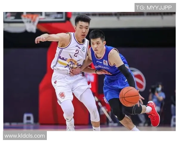 莫纳加斯迎战格雷米奥争夺关键三分的激烈对决 莫纳加斯迎战格雷米奥争夺关键三分的激烈对决