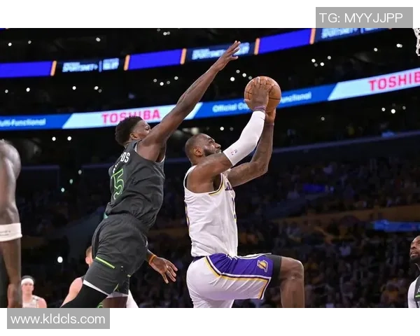 2011年NBA季后赛首战小牛逆袭湖人展现强大实力与决心 2011年NBA季后赛首战小牛逆袭湖人展现强大实力与决心